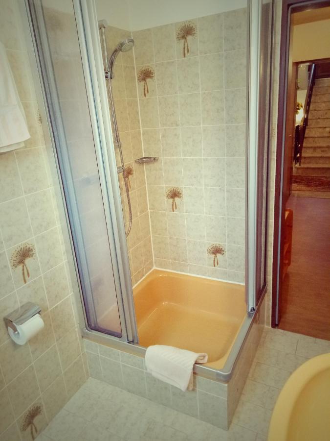 Alte Weinstube Hotel Енкирх Екстериор снимка